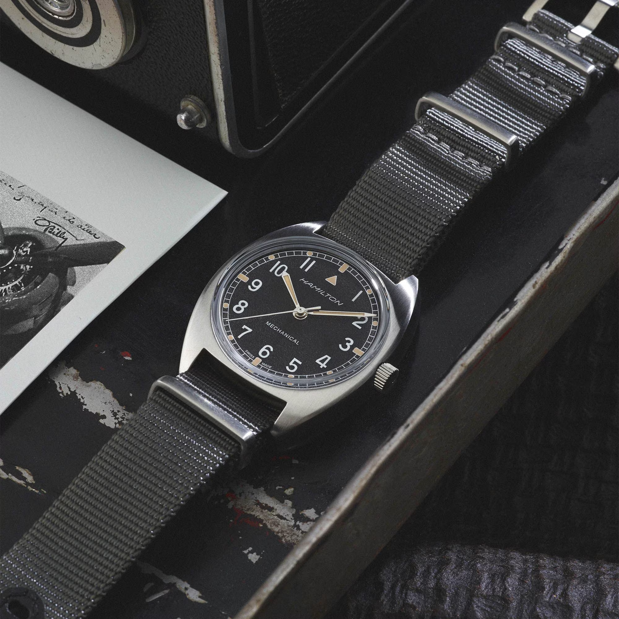 Relógio Hamilton Khaki Aviation Pilot Pioneer Mecanico 36mm x 33mm - H76419931