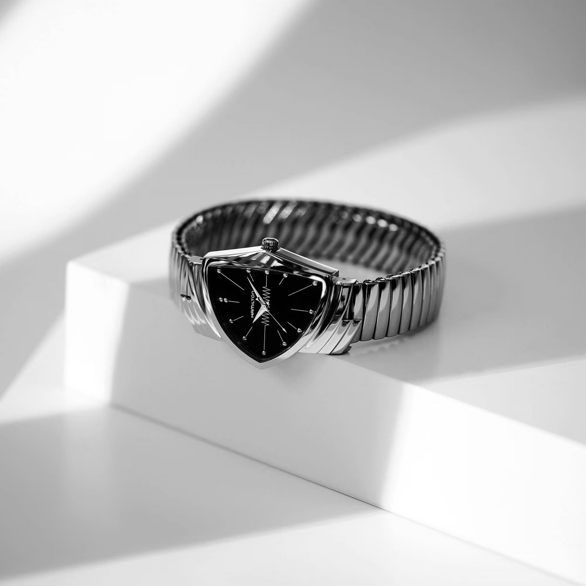 Relógio Hamilton Ventura Quartz 32mm x 50mm - H24411232