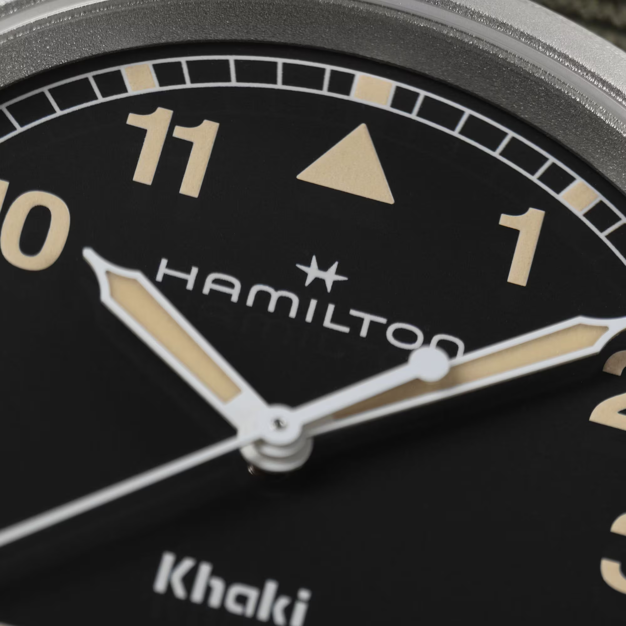 Relógio Hamilton Khaki Field Quartz 38mm -H69401930