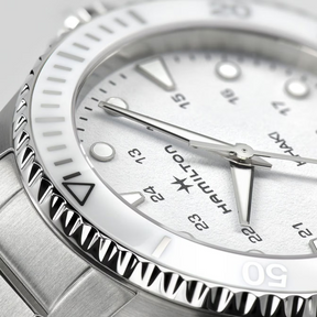 Relógio Hamilton Khaki Navy Scuba Quartz - H82221110