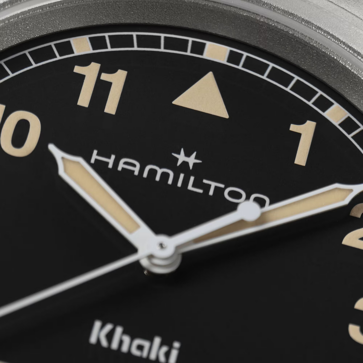 Relógio Hamilton Khaki Field Quartz 38mm - H69401131