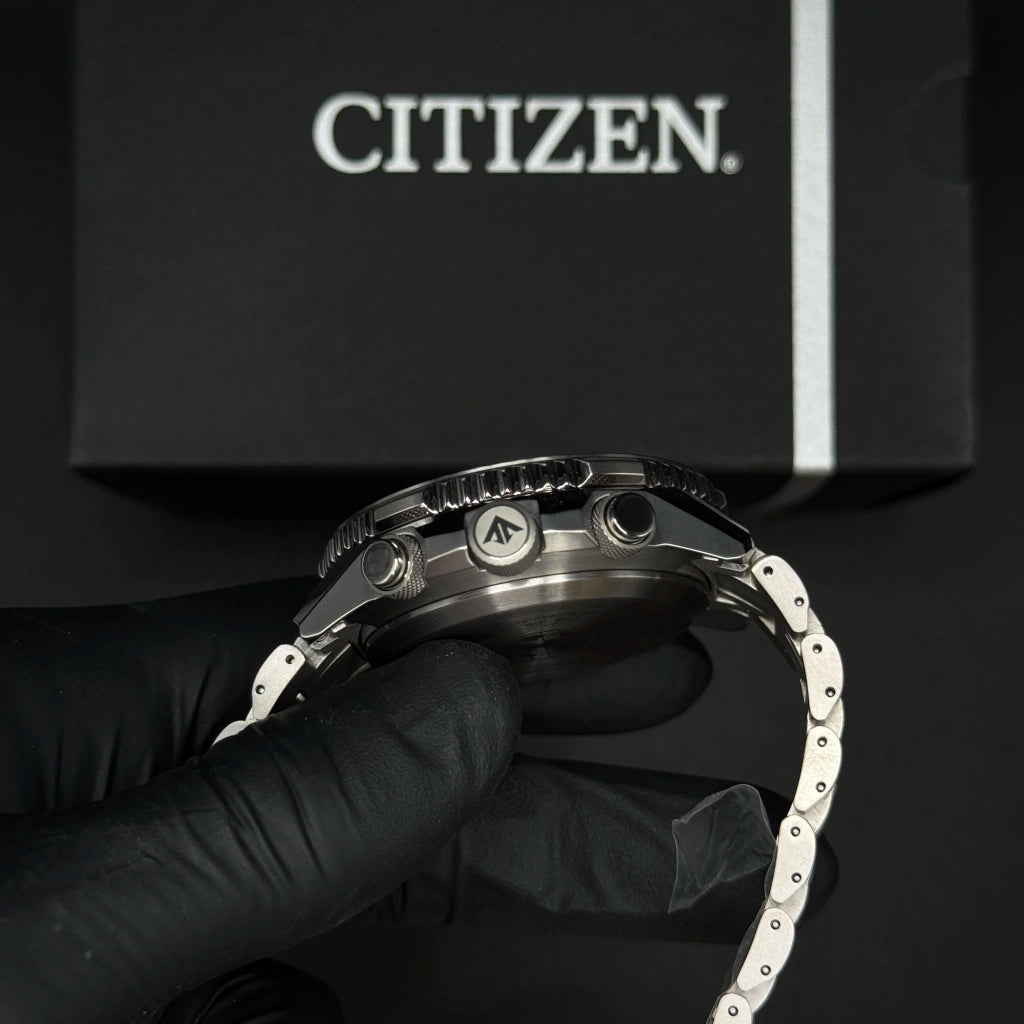 Relógio Citizen Skyhawk Super Titanium - JY8100-80L