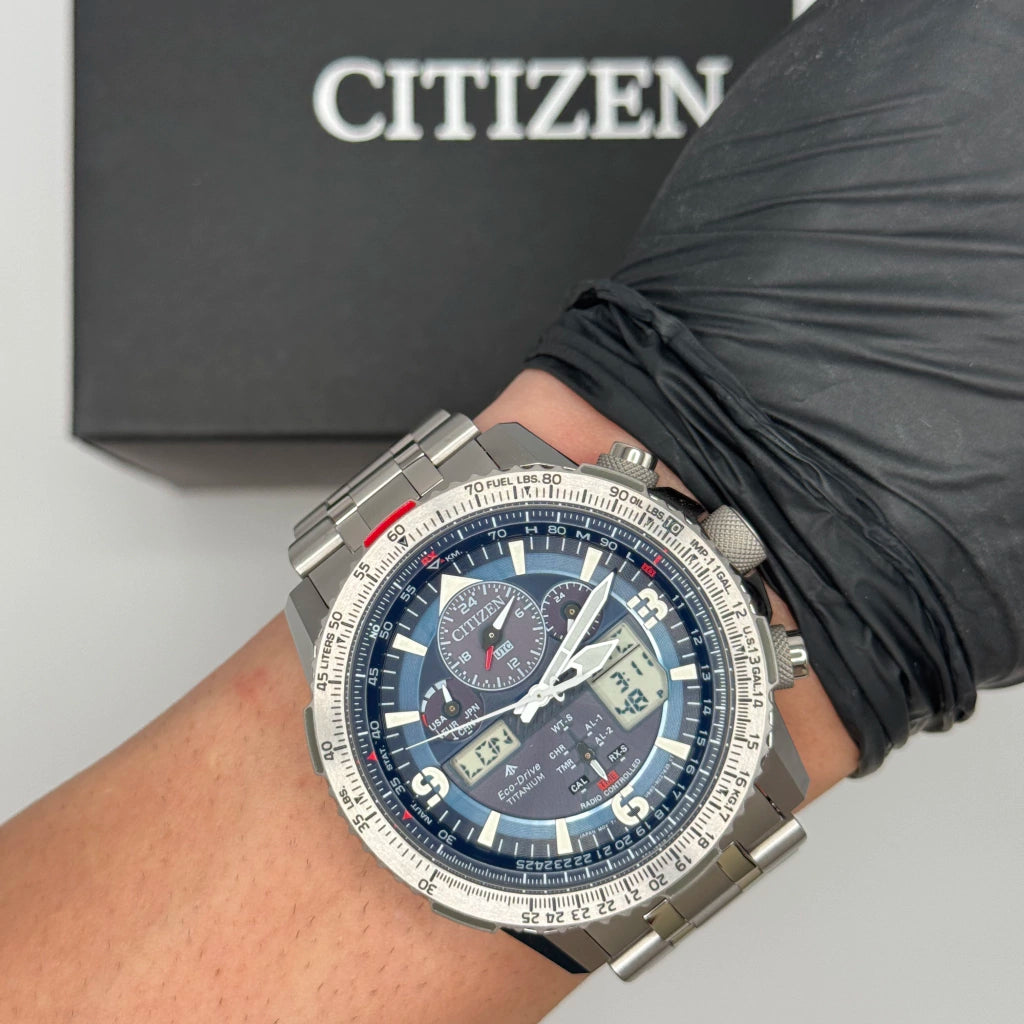 Relógio Citizen Skyhawk Super Titanium - JY8100-80L