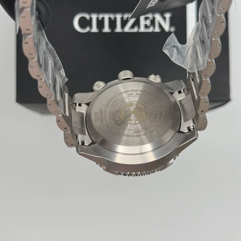 Relógio Citizen Skyhawk Super Titanium - JY8100-80L